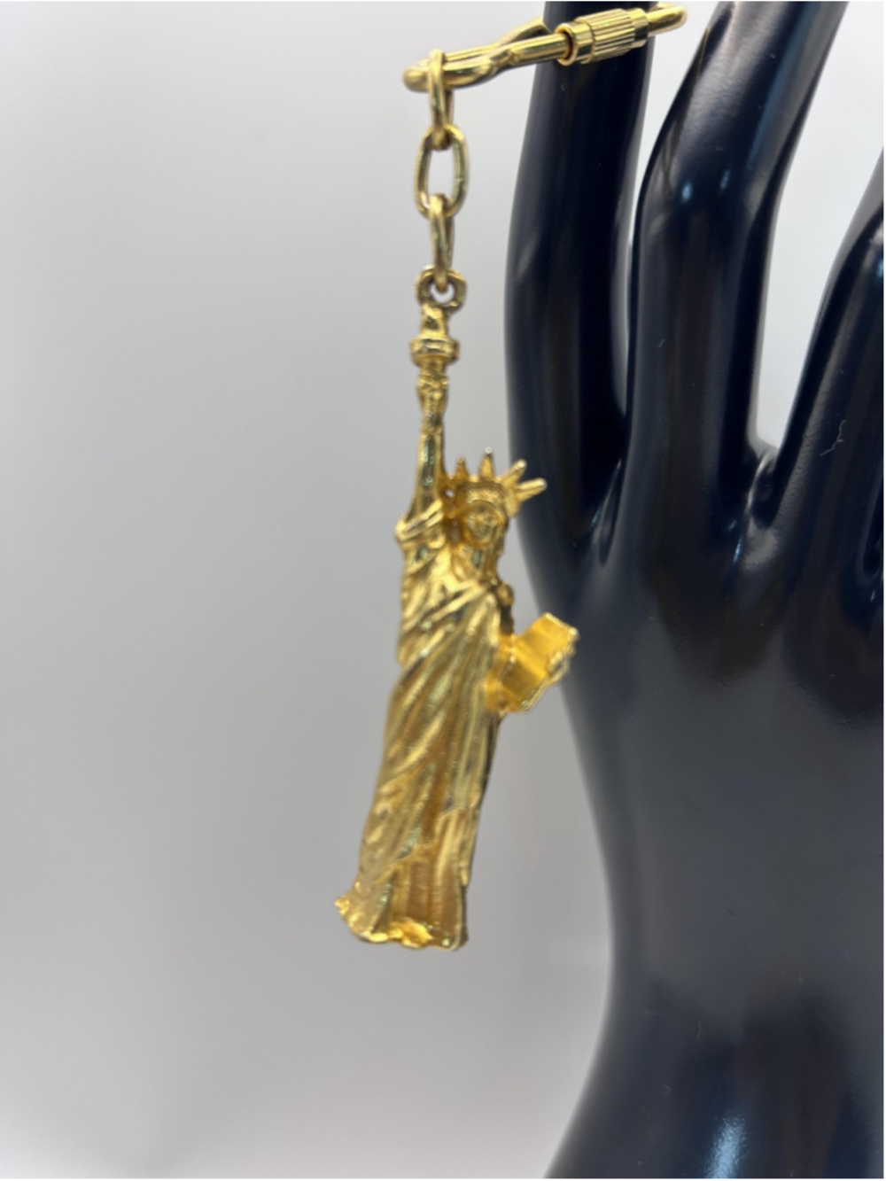 Statue Of Liberty New York Gold Tone Souvenir Keychain Key Ring USA Travel Gift